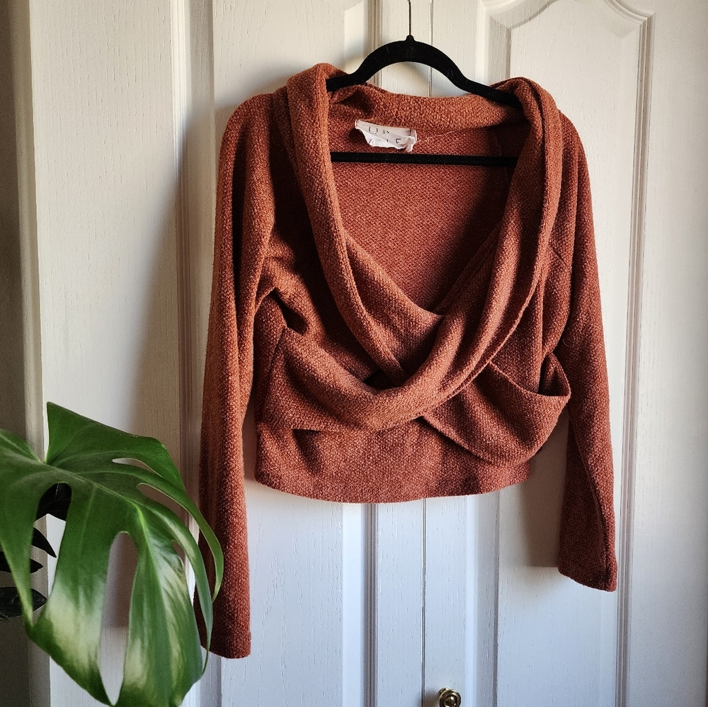 Okakie crossover cropped sweater